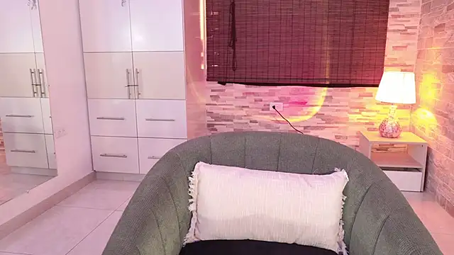 Vicky kittyy online show from December 2, 2025, 12:51 pm