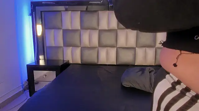 abbiecollins js online show from January 14, 2026, 4:49 am