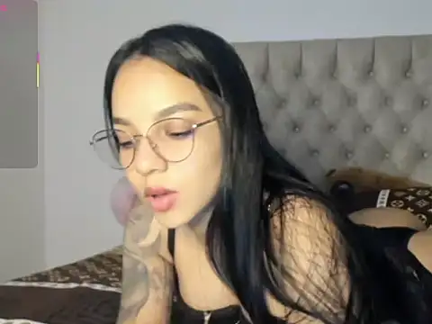 Snapshot of miaaaparker_ chatting on November 28, 2025, 12:55 am miaaaparker online show from November 28, 2025, 12:55 am