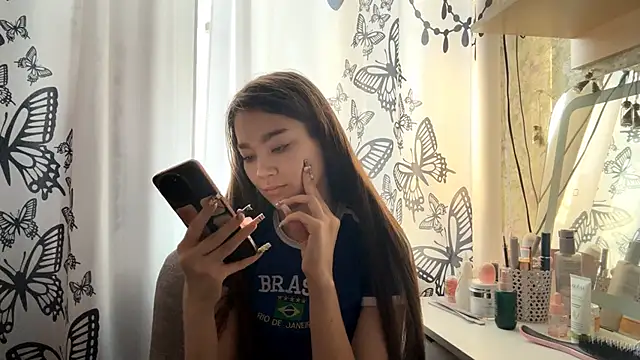 Snapshot of Cuteviola chatting on February 3, 2026, 12:32 am Cuteviola online show from February 3, 2026, 12:32 am