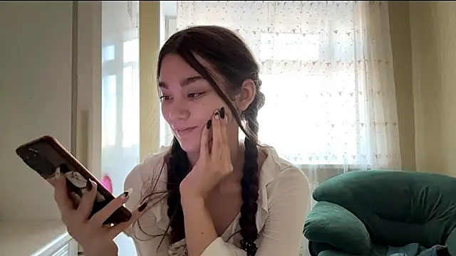 Snapshot of Cuteviola chatting on September 28, 2025, 8:43 am Cuteviola online show from September 28, 2025, 8:43 am