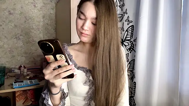 Snapshot of Cuteviola chatting on February 17, 2026, 10:29 pm Cuteviola online show from February 17, 2026, 10:29 pm