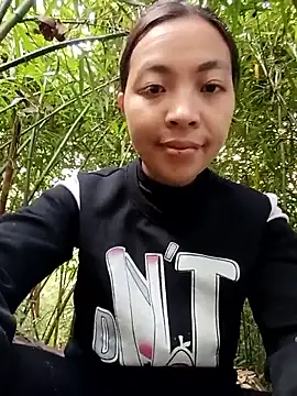 -Miu-98 online show from December 22, 2025, 3:17 am