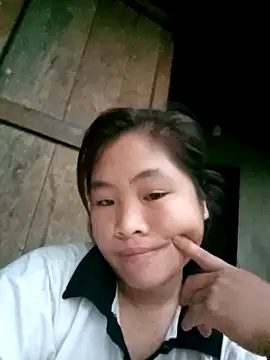 Luyen004 online show from April 10, 2026, 10:50 pm