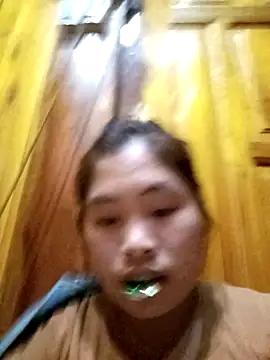 Luyen004 online show from March 21, 2026, 1:04 pm