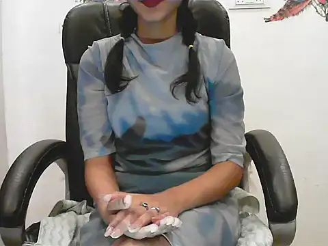 Snapshot of short_girl_ chatting on June 21, 2026, 4:46 pm short girl online show from June 21, 2026, 4:46 pm