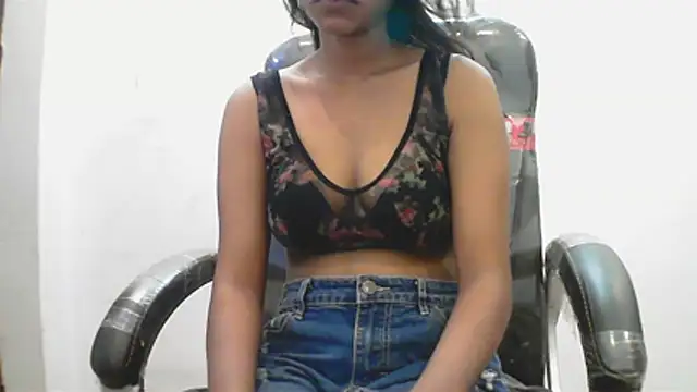 short girl  online show from May 15, 2026, 6:22 am