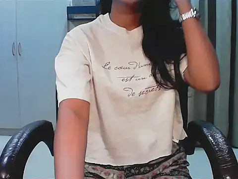 Snapshot of short_girl_ chatting on October 12, 2025, 4:41 pm short girl  online show from October 12, 2025, 4:41 pm