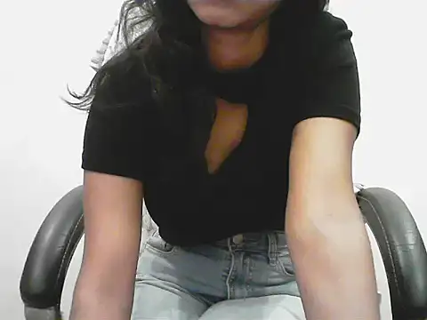 short girl  online show from May 29, 2026, 5:30 pm
