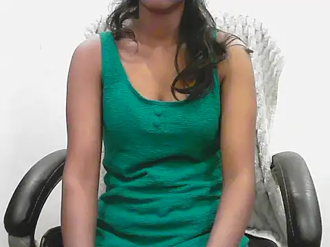 short girl  online show from May 30, 2026, 4:45 pm
