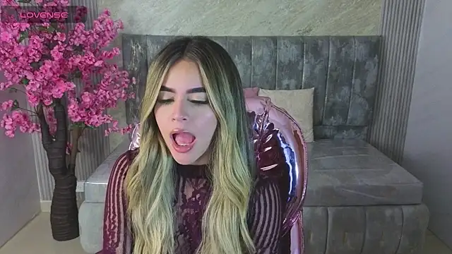 lilith4 s online show from November 1, 2025, 8:36 pm