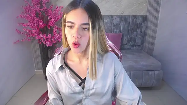 lilith4 s online show from October 6, 2025, 8:09 pm