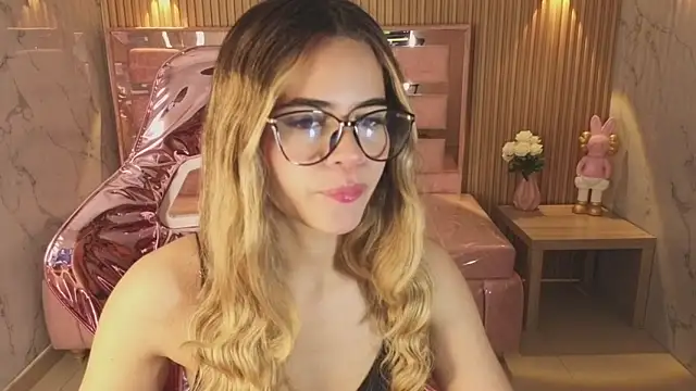 lilith4 s online show from December 20, 2025, 8:12 pm