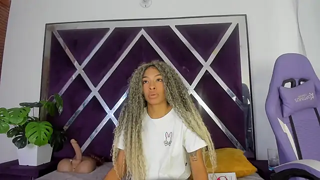 angelkyraasm online show from April 10, 2026, 1:07 pm