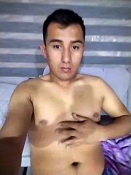 Benitocamelas93 online show from April 18, 2026, 6:49 am