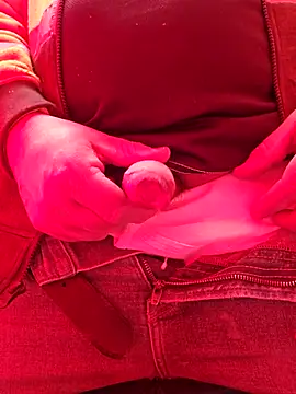 matatan0323 online show from December 4, 2025, 8:52 pm