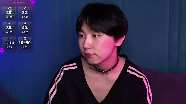 HeejinWang online show from May 17, 2026, 4:56 am