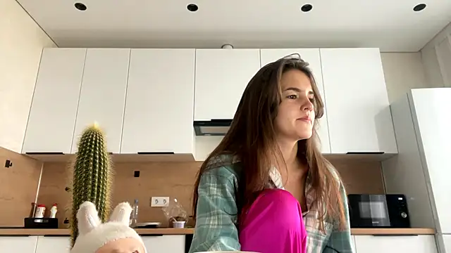 Snapshot of FavorLeila chatting on September 20, 2025, 9:14 am FavorLeila online show from September 20, 2025, 9:14 am