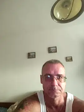 Snapshot of chcem1975 chatting on September 14, 2025, 3:01 pm chcem1975 online show from September 14, 2025, 3:01 pm