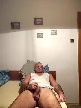 Snapshot of chcem1975 chatting on September 16, 2025, 8:21 pm chcem1975 online show from September 16, 2025, 8:21 pm