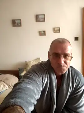 Snapshot of chcem1975 chatting on September 18, 2025, 9:56 am chcem1975 online show from September 18, 2025, 9:56 am