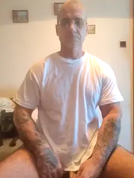 Snapshot of chcem1975 chatting on October 4, 2025, 7:32 am chcem1975 online show from October 4, 2025, 7:32 am