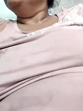 Snapshot of Mmm143 chatting on February 28, 2026, 4:56 am Mmm143 online show from February 28, 2026, 4:56 am