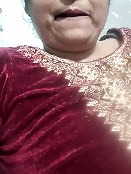 Snapshot of Mmm143 chatting on February 12, 2026, 10:26 am Mmm143 online show from February 12, 2026, 10:26 am