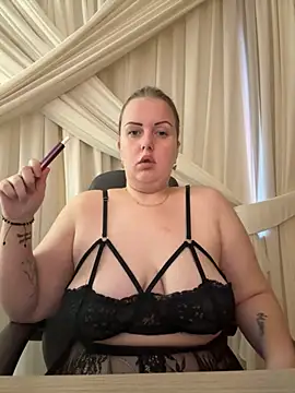 Piccolamonella29 online show from October 1, 2025, 4:11 pm