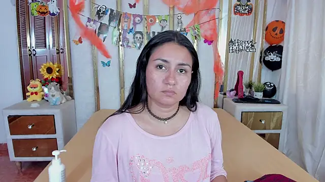 Luna021 1 online show from October 25, 2025, 8:31 pm