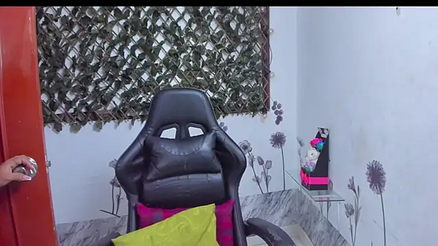 Luna021 1 online show from December 1, 2025, 8:21 pm