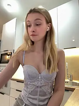 FriendlyFire 18 online show from April 8, 2026, 9:27 pm