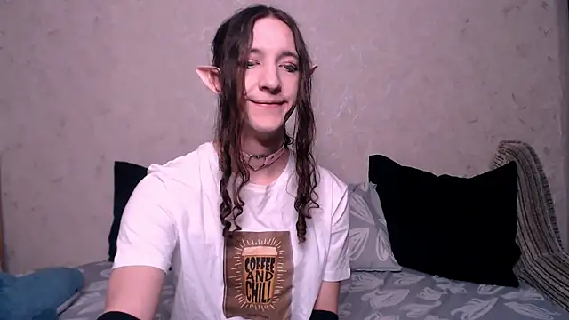 Snapshot of SilverMuse_ chatting on October 13, 2025, 12:01 am SilverMuse online show from October 13, 2025, 12:01 am