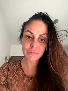 ainaht online show from November 26, 2025, 1:11 pm