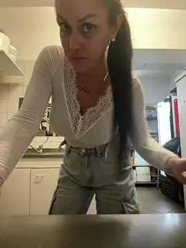 ainaht online show from April 15, 2026, 7:36 am