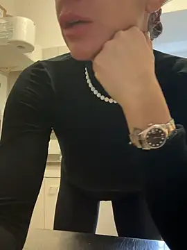 ainaht online show from February 19, 2026, 8:33 am