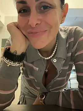 ainaht online show from March 5, 2026, 8:55 am