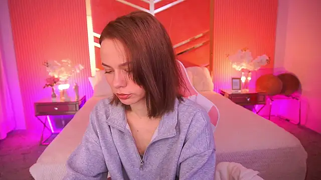 ShyySiren online show from April 5, 2026, 6:53 am