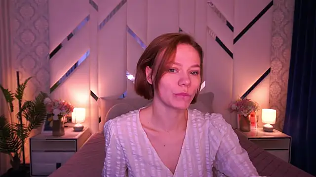 ShyySiren online show from April 18, 2026, 7:00 am