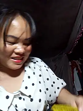 Snapshot of emilyzz chatting on January 13, 2026, 1:37 pm emilyzz online show from January 13, 2026, 1:37 pm