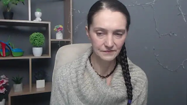 TayaFinch online show from November 11, 2025, 1:39 pm