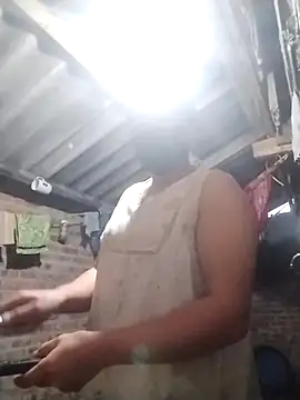 Snapshot of Emmyly_123 chatting on February 3, 2026, 12:10 am Emmyly 123 online show from February 3, 2026, 12:10 am