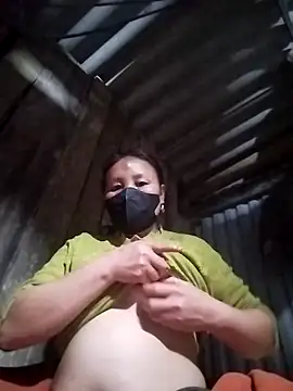 Snapshot of Emmyly_123 chatting on February 18, 2026, 1:40 pm Emmyly 123 online show from February 18, 2026, 1:40 pm