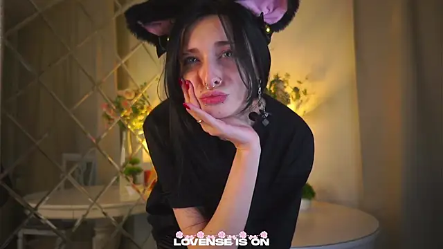 DarcyAspacio online show from December 3, 2025, 11:20 am