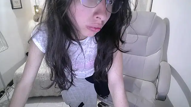 alllyson  online show from December 22, 2025, 8:09 pm