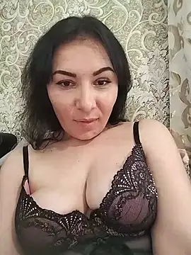 Snapshot of Mia24Blove chatting on June 3, 2026, 2:33 pm Mia24Blove online show from June 3, 2026, 2:33 pm