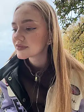 MilaMoone online show from November 13, 2025, 1:15 pm