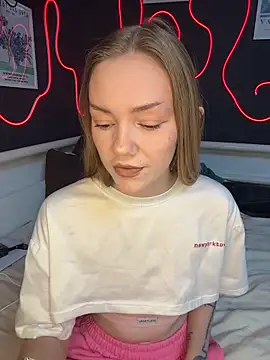 Snapshot of MilaMoone chatting on February 17, 2026, 11:07 am MilaMoone online show from February 17, 2026, 11:07 am