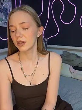 Snapshot of MilaMoone chatting on February 8, 2026, 11:08 am MilaMoone online show from February 8, 2026, 11:08 am