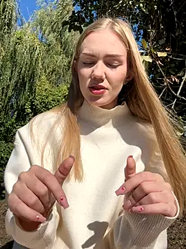 MilaMoone online show from October 4, 2025, 8:16 am